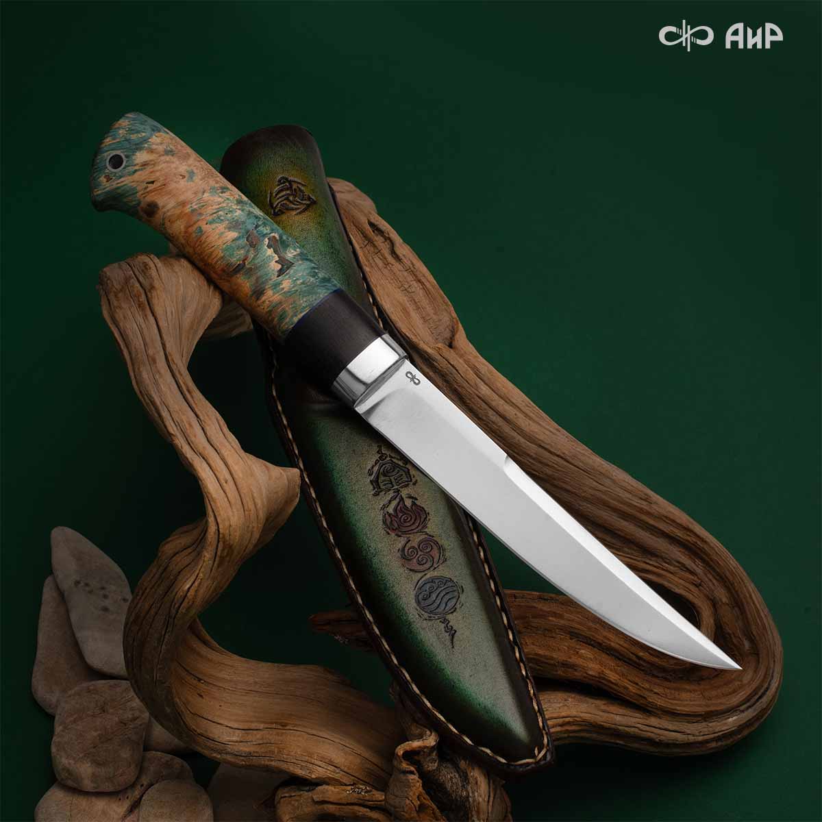 Финка Нью (наборная: стабилизированный граб, стабилизированный кап клена зеленый, фибра синяя, алюмин.втулка, авторские ножны, кастомная заточка) CPR, № 04 - Компания «АиР»