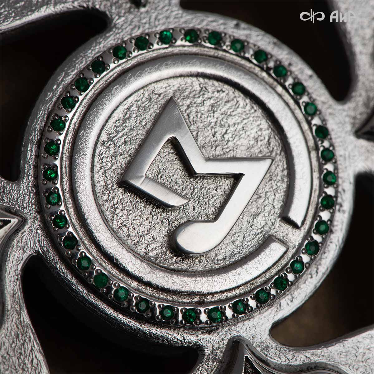 Ключ ювелирный из серебра с бриллиантами и изумрудами Сила веры, Артикул: 38972 - Компания «АиР»