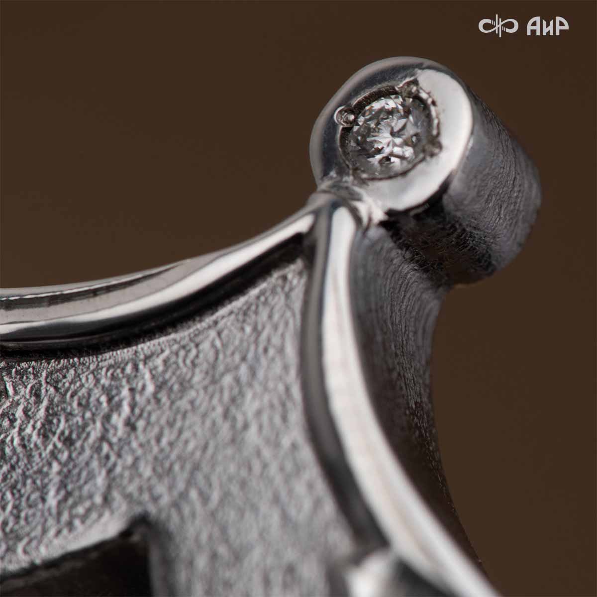 Ключ ювелирный из серебра с бриллиантами и изумрудами Сила веры, Артикул: 38972 - Компания «АиР»