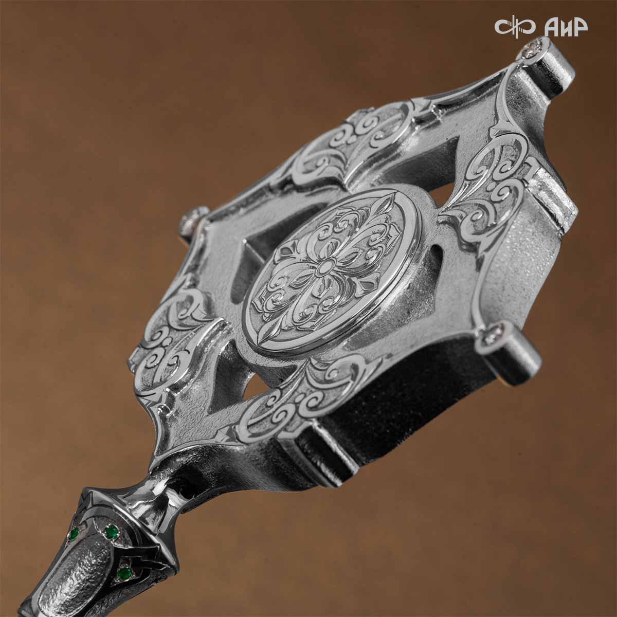 Ключ ювелирный из серебра с бриллиантами и изумрудами Сила веры, Артикул: 38972 - Компания «АиР»