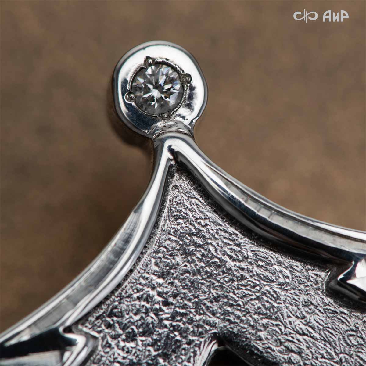 Ключ ювелирный из серебра с бриллиантами и изумрудами Сила веры, Артикул: 38972 - Компания «АиР»