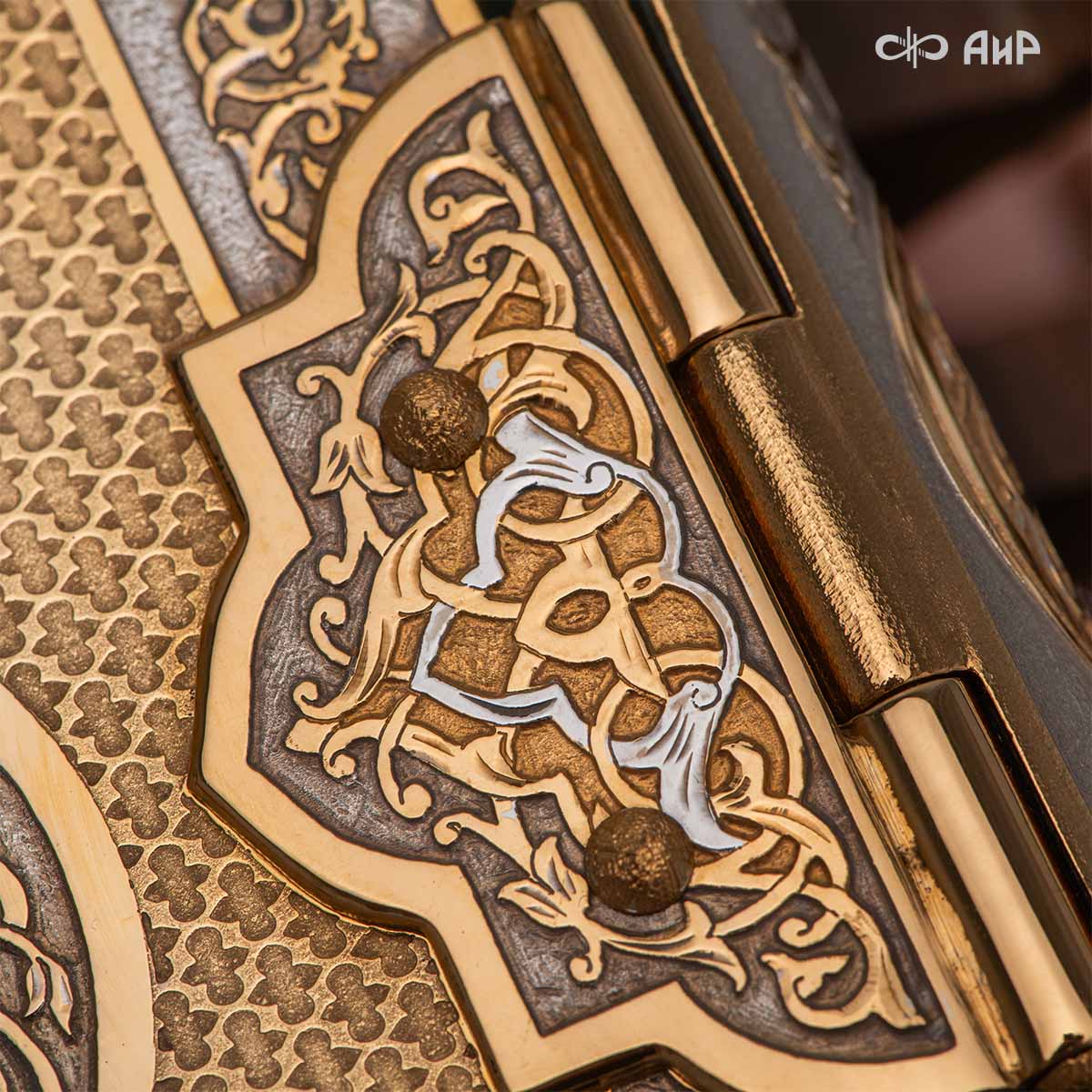 Коран на арабском языке в окладе с зелеными алпанитами, Артикул: 39178 - Компания «АиР»