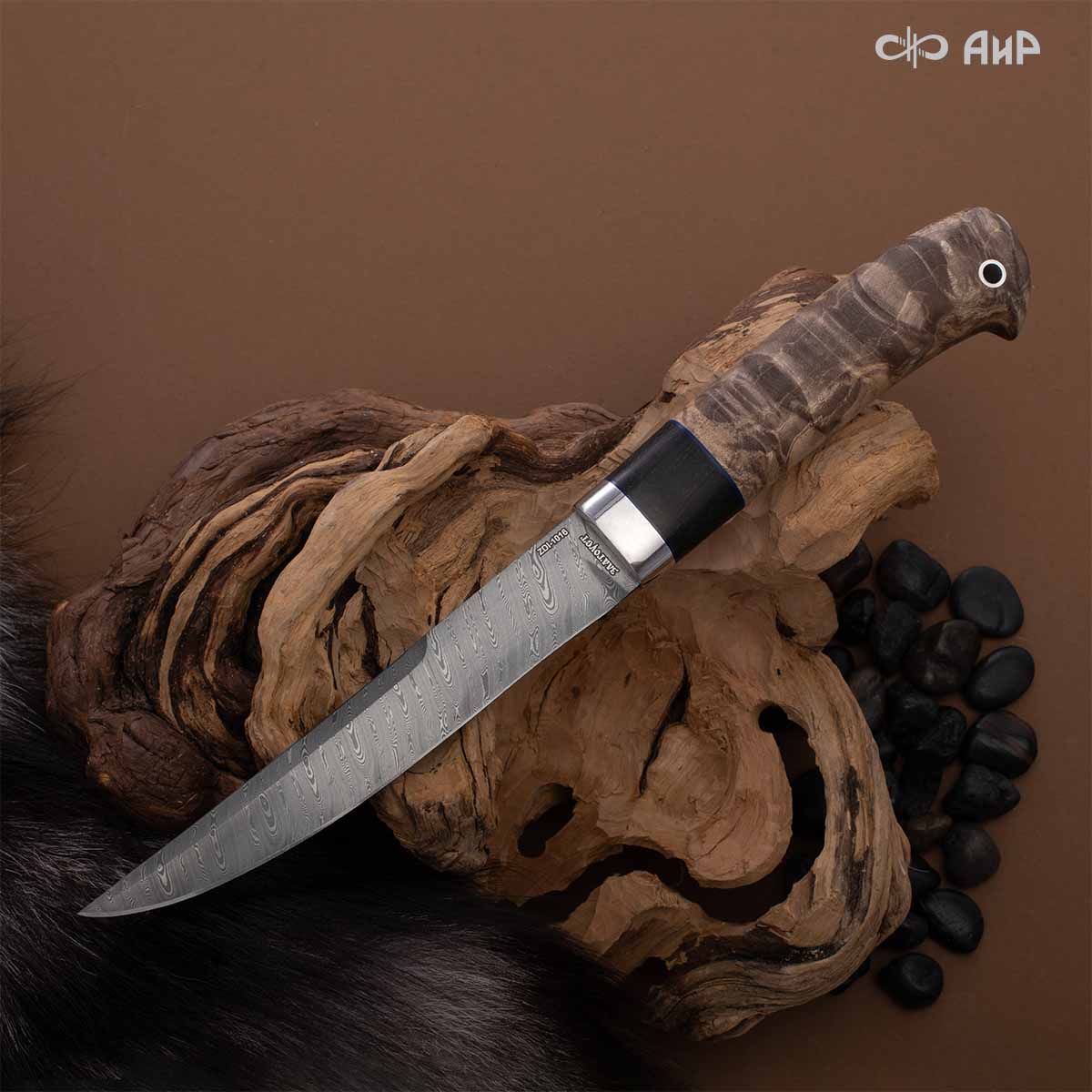 Финка Нью (наборная: стабилизированный граб, стабилизированный кап клена коричневый, фибра синяя, алюмин.втулка, авторские ножны, кастомная заточка) ZDI-1016, узор твист № 15 - Компания «АиР»