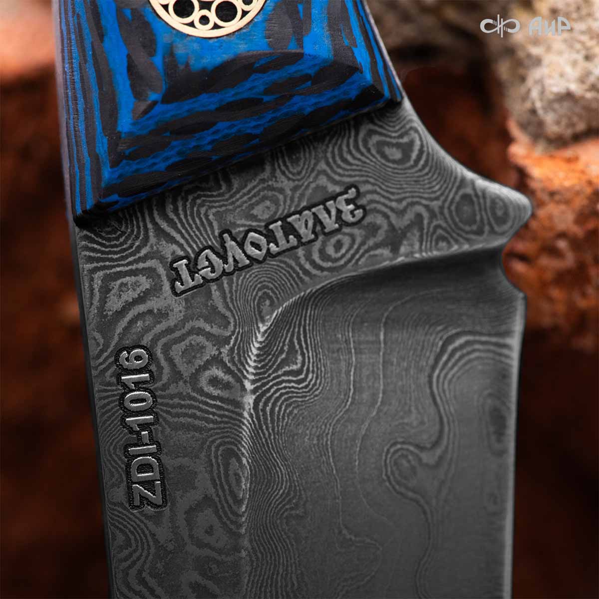 Шейный (карбон зебра синий, мозаичные пины) дамасская сталь ZDI-1016 - Компания «АиР»