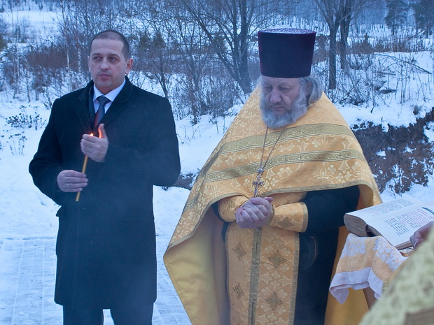 21 ноября состоялось торжественное освящение Поклонного креста на въезде в город Златоуст (район Балашихи). - Промышленное клинковое производство. Компания «АиР»