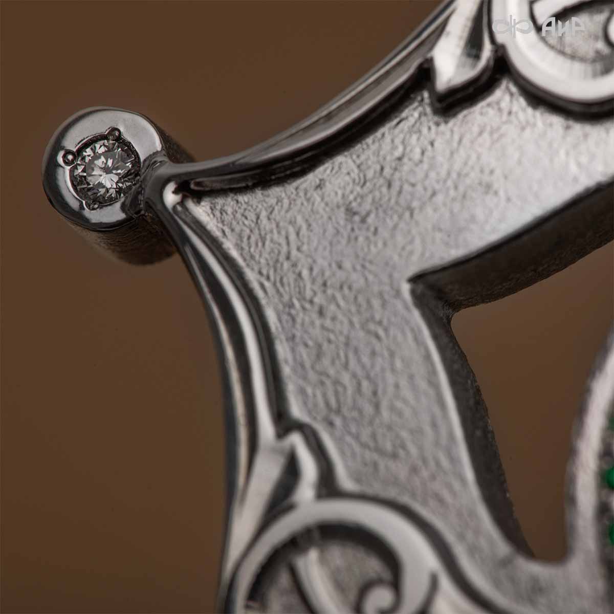 Ключ ювелирный из серебра с бриллиантами и изумрудами Сила веры, Артикул: 38972 - Компания «АиР»