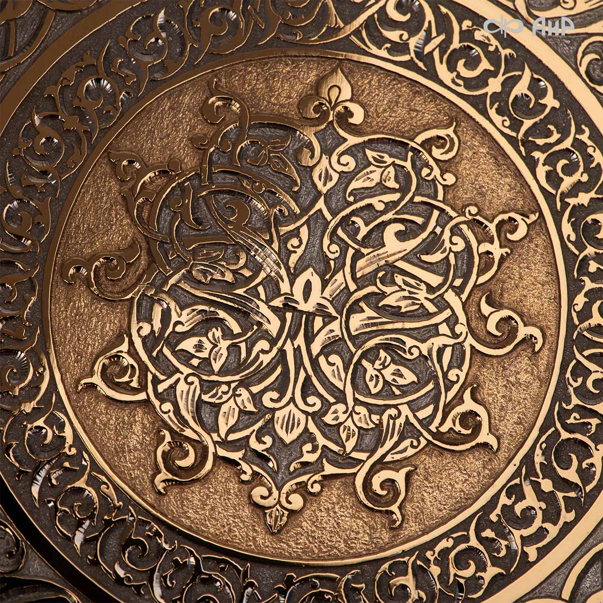 Коран на арабском языке в окладе с зелеными алпанитами, Артикул: 39178 - Компания «АиР»