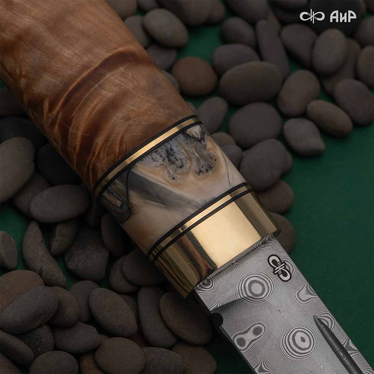 Финка Лаппи (наборная: стабилизированная карельская береза натуральная, стабилизированный зуб мамонта, латунь, фибра) дамасская сталь ZDI-1016, узор пирамида - Компания «АиР»