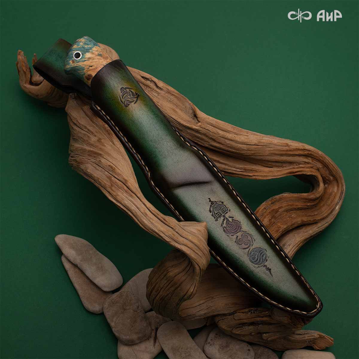 Финка Нью (наборная: стабилизированный граб, стабилизированный кап клена зеленый, фибра синяя, алюмин.втулка, авторские ножны, кастомная заточка) CPR, № 04 - Компания «АиР»