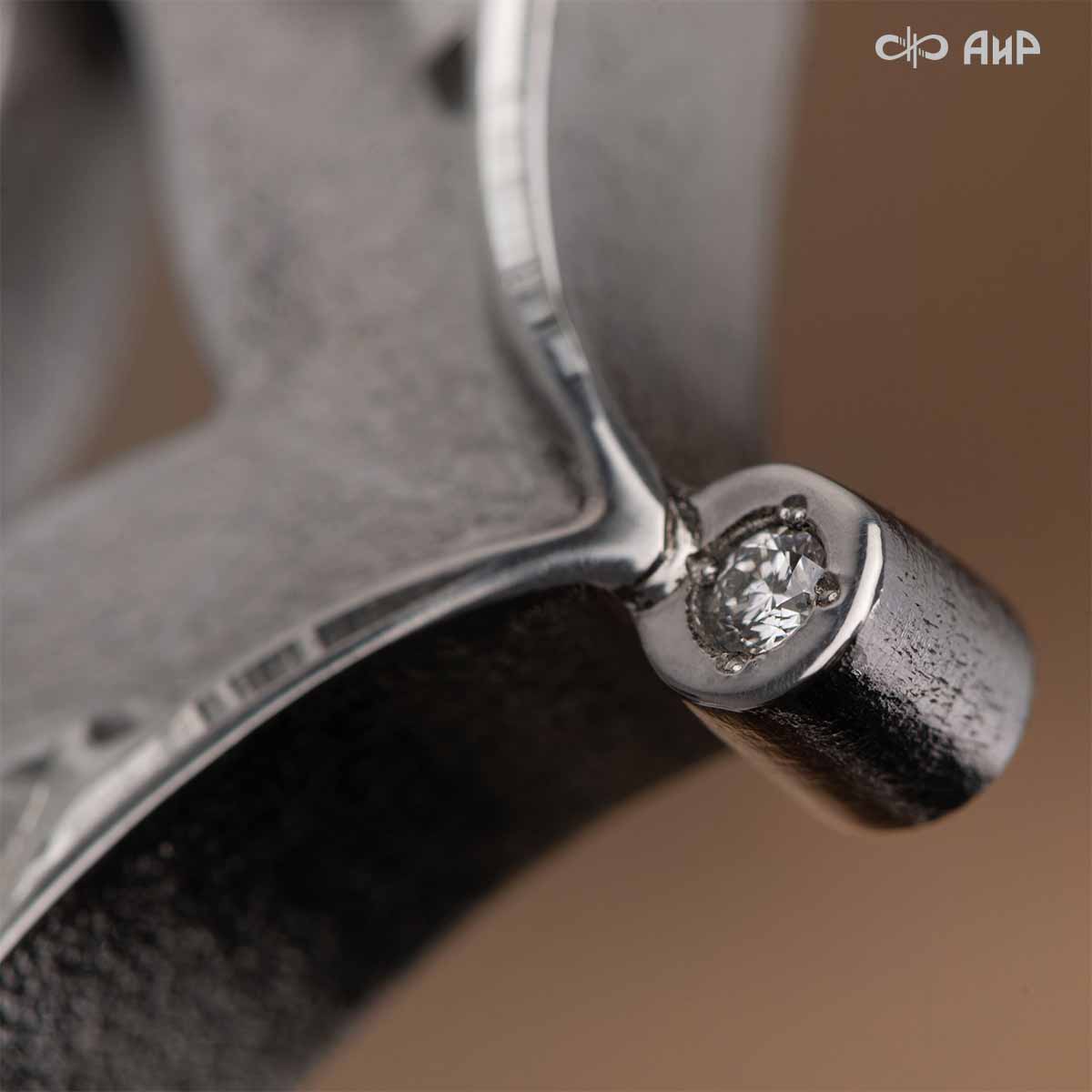 Ключ ювелирный из серебра с бриллиантами и изумрудами Сила веры, Артикул: 38972 - Компания «АиР»