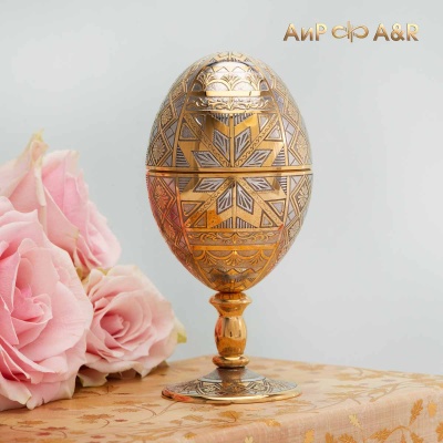  Яйцо сувенирное Звезда с красным корундом, Артикул: 36888 - Компания «АиР»