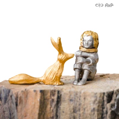Сувенир Маленький принц и его друг на камне (окаменелое дерево) - Компания «АиР»