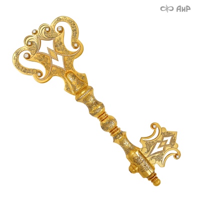 Ключ сувенирный с цирконами и белыми фианитами, Артикул: 4362 - Компания «АиР»