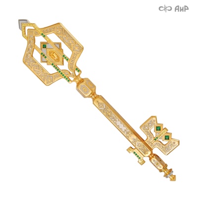 Ключ сувенирный с зелеными фианитами, Артикул: 1125 - Компания «АиР»
