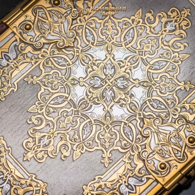 Коран на арабском языке в окладе с гранатами и оранжевыми фианитами, Артикул: 34571 - Компания «АиР»