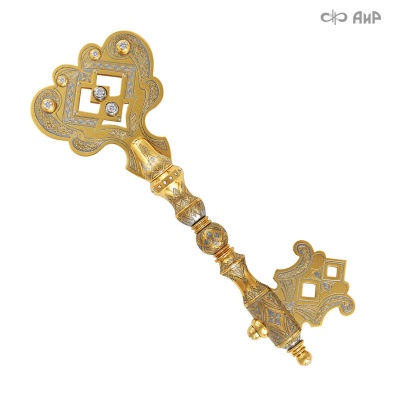 Ключ сувенирный с белыми фианитами и цирконами, Артикул: 9160 - Компания «АиР»