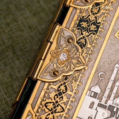 Коран на арабском языке в окладе с малахитом, бирюзой, гранатами, Артикул: 36931 - Компания «АиР»
