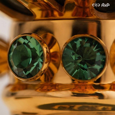 Кубок Вечная жизнь, из нефрита с хризолитами, кристаллами Swarovski, Артикул: 5119 - Компания «АиР»