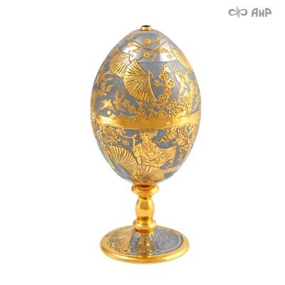 Яйцо сувенирное Любование сакурой с красным корундом, Артикул: 11559 - Компания «АиР»