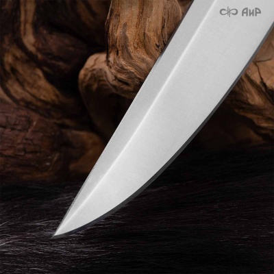 Финка Нью (наборная: стабилизированный граб, стабилизированный кап клена натуральный, фибра синяя, алюмин.втулка, авторские ножны, кастомная заточка) N690, № 17 - Компания «АиР»