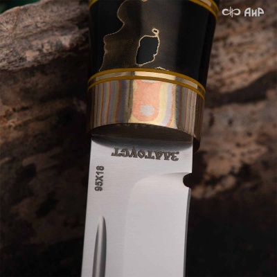 Финка Лаппи (наборная: стабилизированный кап тополя синий, композит с латунью, мокуме гане, проставки фибра желтая, латунь) - Компания «АиР»