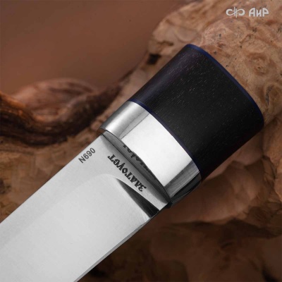 Финка Нью (наборная: стабилизированный граб, стабилизированный кап клена натуральный, фибра синяя, алюмин.втулка, авторские ножны, кастомная заточка) N690, № 17 - Компания «АиР»