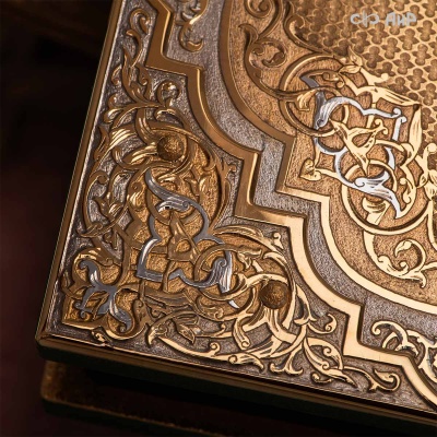 Коран на арабском языке в окладе с зелеными алпанитами, Артикул: 39178 - Компания «АиР»