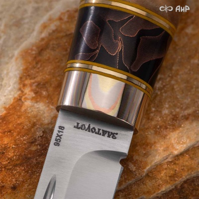 Финка Лаппи (наборная: стабилизированный кап тополя натуральный, композит с бронзой черный, мокуме гане, фибра желтая, латунь) - Компания «АиР»