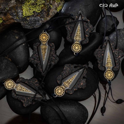 Подвеска-нож Древо жизни, карбон, дамасская сталь ZDI-1016, золото, Артикул: AF0000019779 - Компания «АиР»