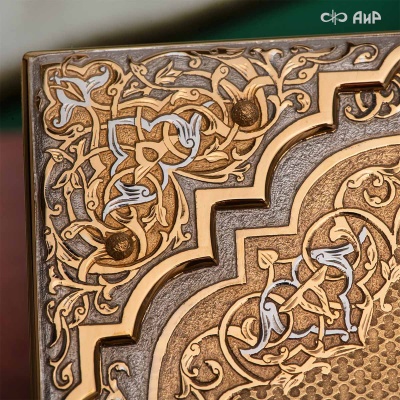 Коран на арабском языке в окладе с зелеными алпанитами, Артикул: 39178 - Компания «АиР»