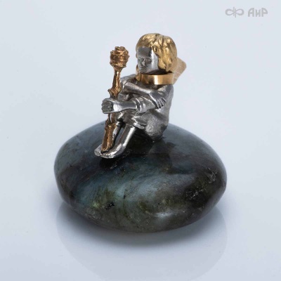 Сувенир Маленький принц на камне, лабрадорит, Артикул: AF0000019881 - Компания «АиР»