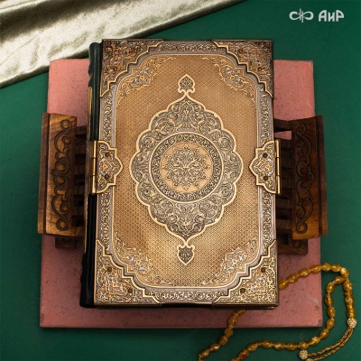 Коран на арабском языке в окладе с зелеными алпанитами, Артикул: 39178 - Компания «АиР»