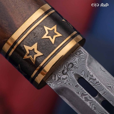 Композиция Фидель с сигарой, ореховый кап, золото, черный никель, дамасская сталь ZDI-1016, Артикул: AF0000025163 - Компания «АиР»