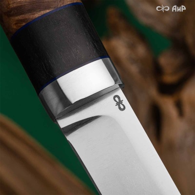 Финка Нью (наборная: стабилизированный граб, стабилизированный кап клена коричневый, фибра синяя, алюмин.втулка, авторские ножны, кастомная заточка) K390, № 06 - Компания «АиР»