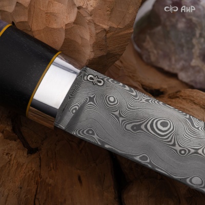 Финка Нью (наборная: стабилизированный граб, стабилизированный кап клена фиолетовый, фибра желтая, алюмин.втулка, авторские ножны, кастомная заточка) ZDI-1016, узор пирамида № 12 - Компания «АиР»