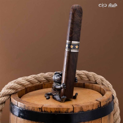 Композиция Пират Воробей с сигарой (ореховый кап, золото, серебро), дамасская сталь ZDI-1016 - Компания «АиР»