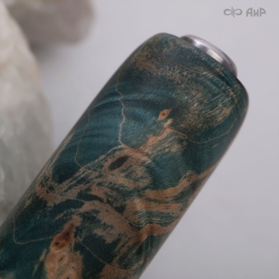 Финка Нью (наборная: стабилизированный граб, стабилизированный кап клена зеленый, фибра красная, алюмин.втулка, авторские ножны, кастомная заточка) ZDI-1016, узор ступени № 13 - Компания «АиР»